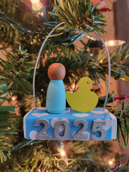 Hand-painted wooden baby ornament personalized with year and custom colors—perfect for Christmas tree décor, gifts, and holiday keepsakes.